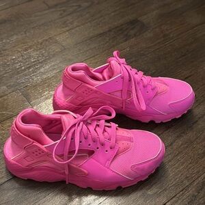 Nike Women's huarache Sneakers in Vibrant Pink